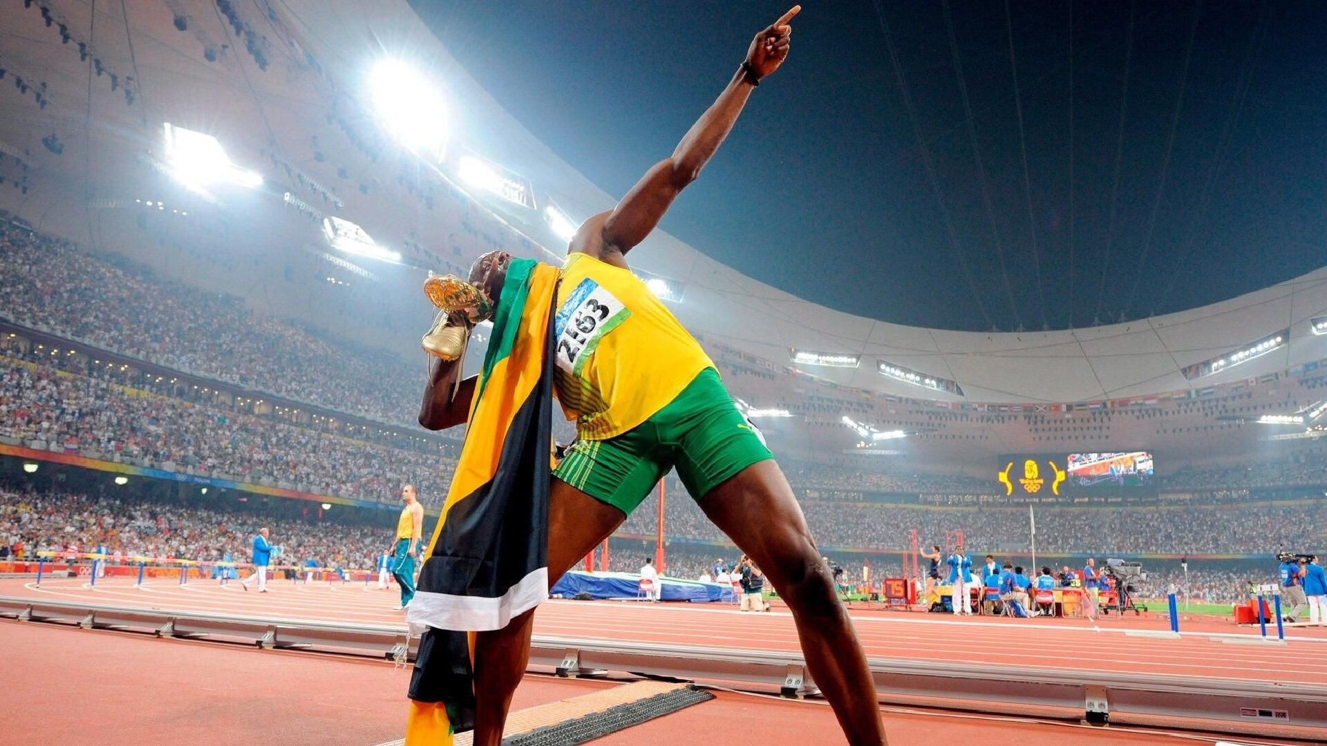 欧冠决赛巅峰对决，皇家马德里3-1力克利物浦，第15次捧起大耳朵杯