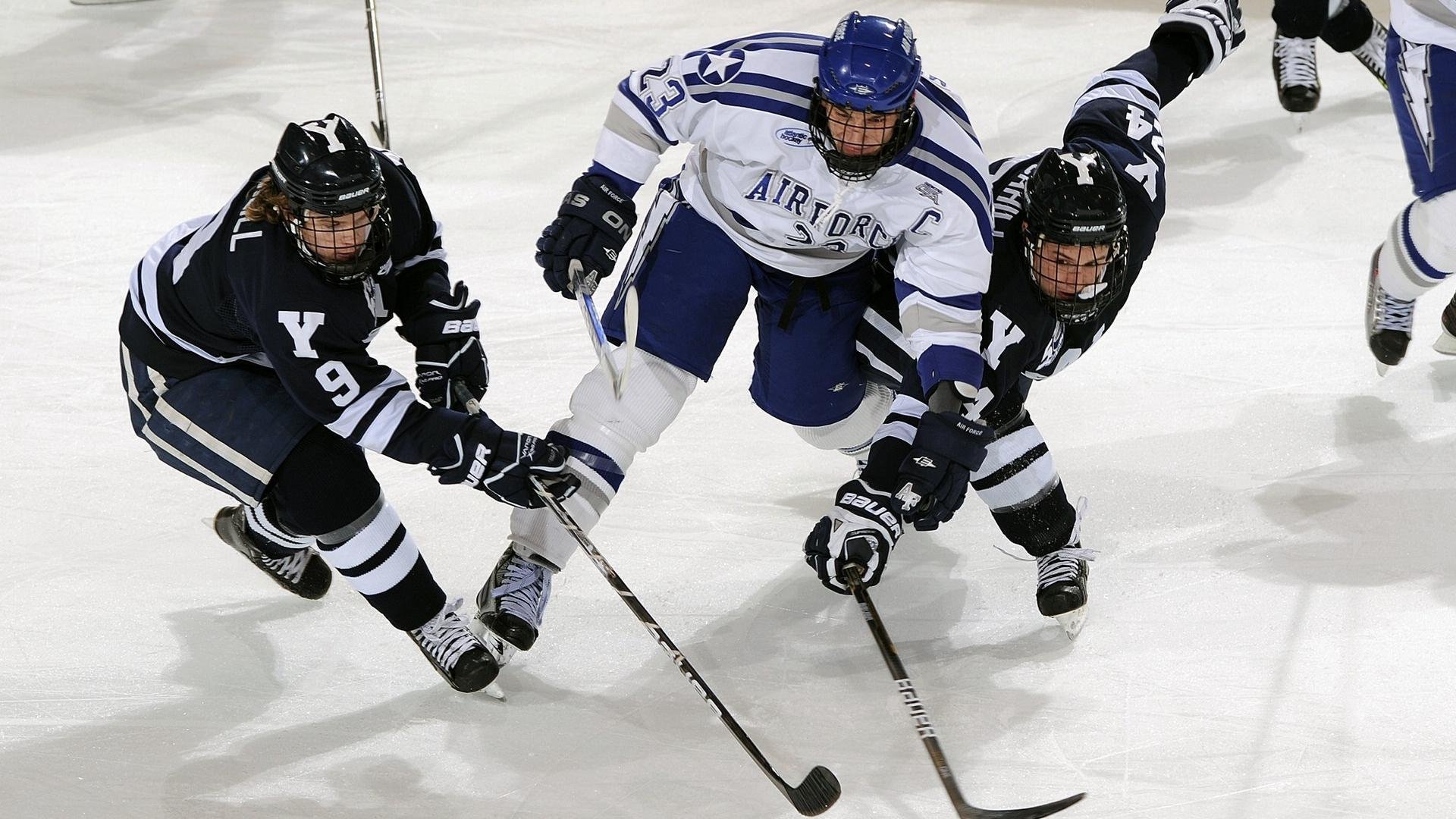 冰球联赛激战正酣，豪门对决引爆赛季高潮